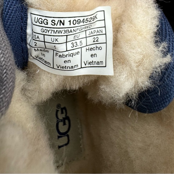 Uggs Neumel II Tasman (NEW NO TAGS, NO BOX)) Boys size 2 US - Picture 14 of 16